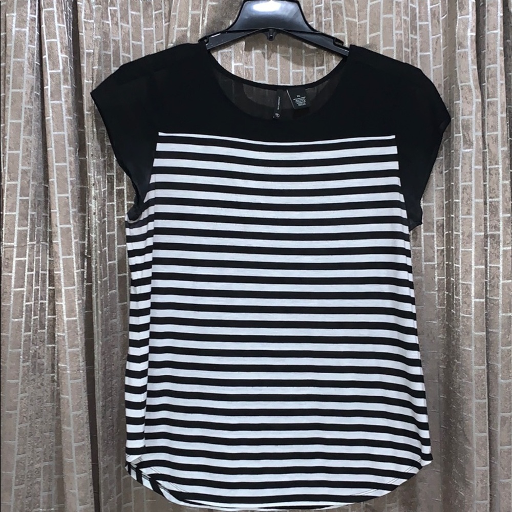 New directions black and white striped top size XL